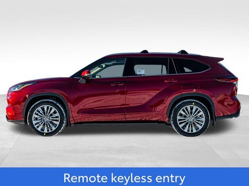 New 2026 Toyota Highlander Platinum image 4