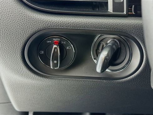 Certified 2024 Porsche Macan image 14