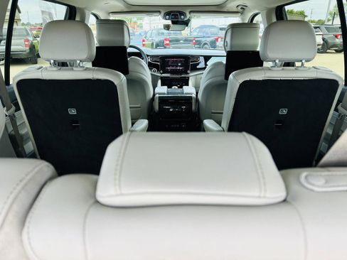 Used 2022 Jeep Wagoneer Series III w/ Premium Group I AWD/4WD image 38
