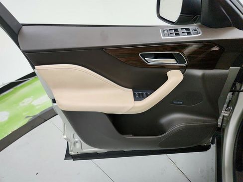 Used 2017 Jaguar F-PACE Prestige image 24