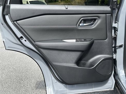 New 2025 Nissan Rogue Platinum w/ Platinum Premium Package image 17