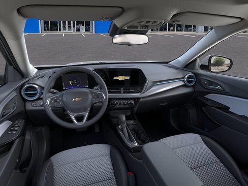 New 2026 Chevrolet Trax LT w/ Sunroof Package FWD image 16