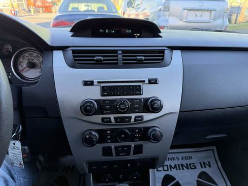 Used 2011 Ford Focus SE image 16