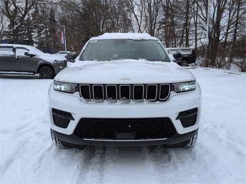 Used 2024 Jeep Grand Cherokee Laredo X image 8