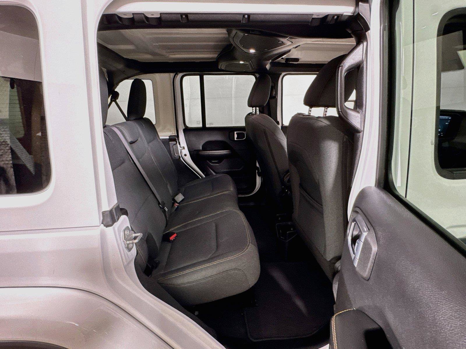 Used 2025 Jeep Wrangler Unlimited Sahara AWD/4WD image 24