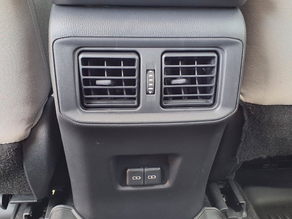 Used 2022 Toyota RAV4 XLE AWD/4WD image 17
