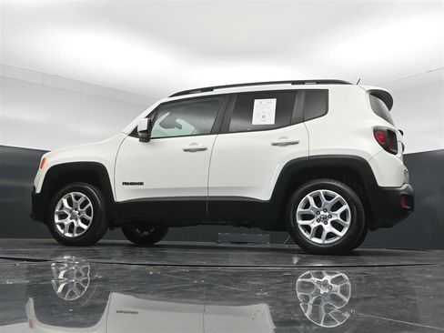 Used 2017 Jeep Renegade Latitude AWD/4WD image 35