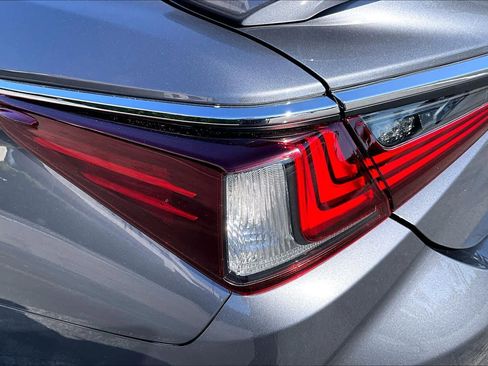Used 2021 Lexus ES 300h w/ Premium Package FWD image 27