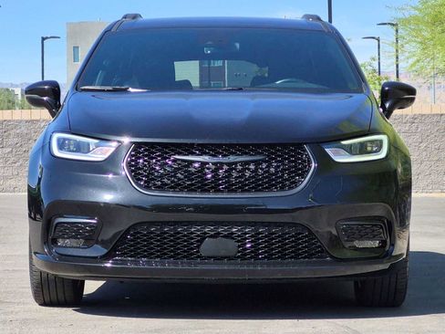 Used 2021 Chrysler Pacifica Touring-L w/ S Appearance Package image 4