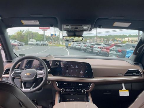 New 2025 Chevrolet Suburban High Country w/ LPO, Illumination Package image 21