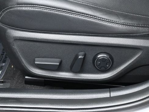 Used 2019 Genesis G70 2.0T Advanced RWD image 12