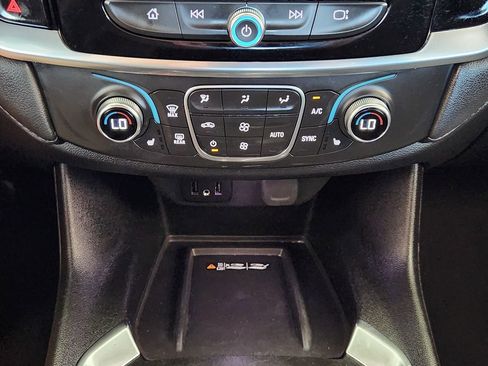 Used 2023 Chevrolet Traverse LT FWD image 26
