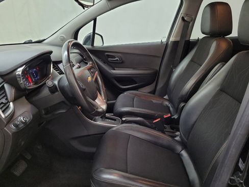 Used 2020 Chevrolet Trax LT w/ LT Convenience Package AWD/4WD image 17