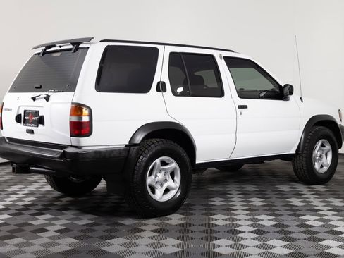 Used 1997 Nissan Pathfinder LE AWD/4WD image 7