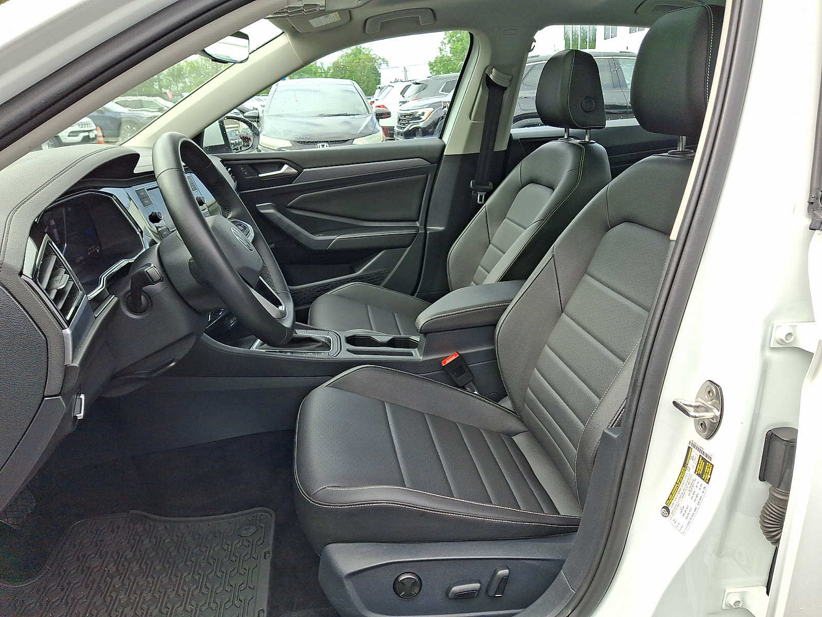 Certified 2023 Volkswagen Jetta SE FWD image 10