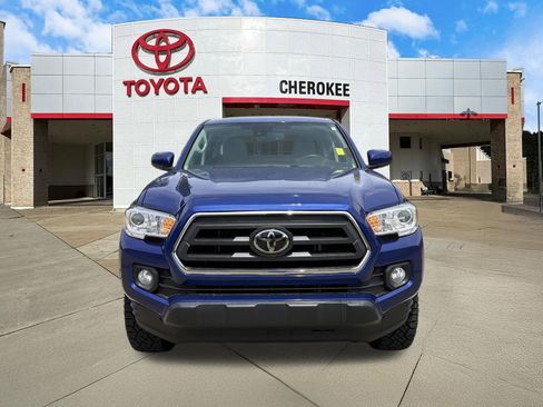 Used 2022 Toyota Tacoma SR5 AWD/4WD image 2