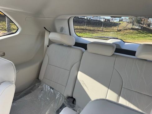 New 2026 Buick Enclave Avenir image 24