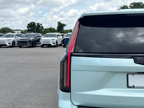 Used 2022 Cadillac Escalade Sport w/ Touring Package AWD/4WD image 10