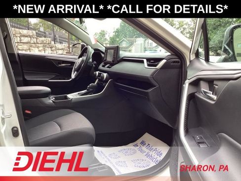 Used 2020 Toyota RAV4 XLE w/ Convenience Package AWD/4WD image 16