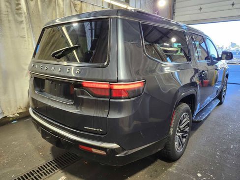 Used 2023 Jeep Wagoneer L Series II RWD image 2