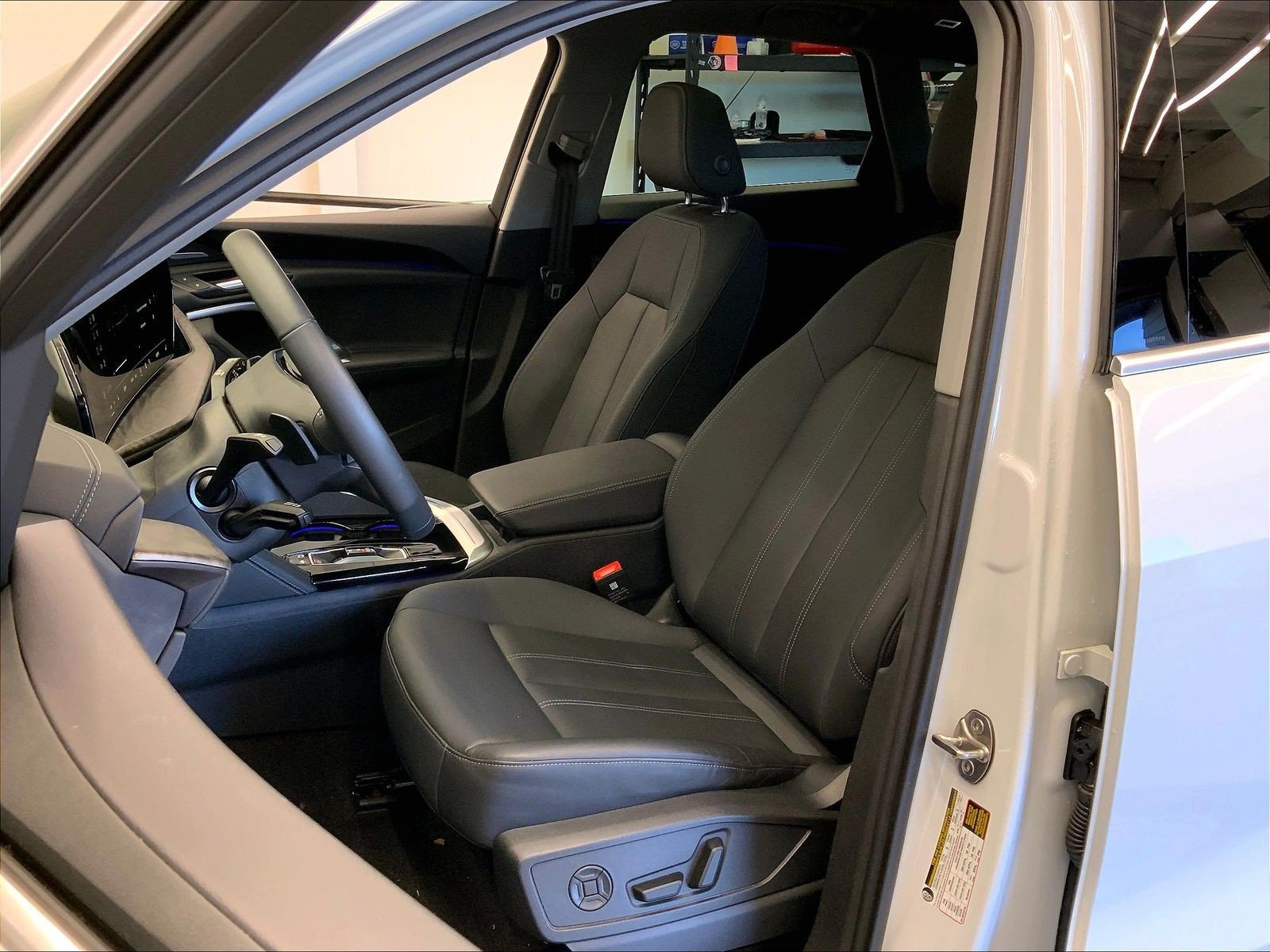 Certified 2025 Audi Q5 Premium Plus w/ Premium Plus AWD/4WD image 17