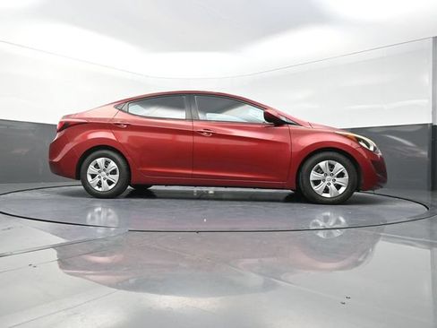 Used 2016 Hyundai Elantra SE FWD image 37