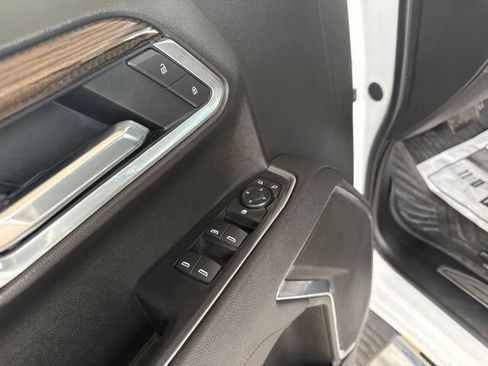 Used 2025 Chevrolet Silverado 1500 LT AWD/4WD image 16