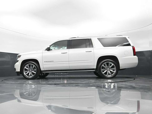 Used 2017 Chevrolet Suburban Premier AWD/4WD image 32