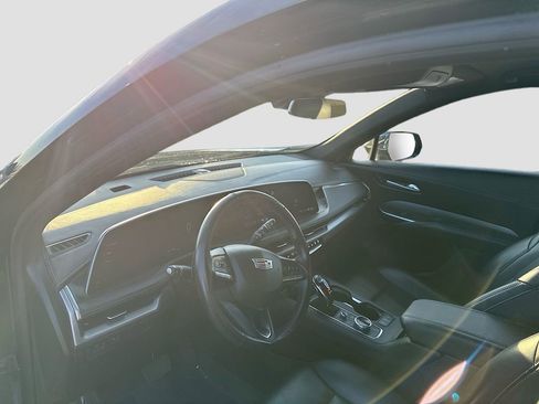 Used 2024 Cadillac XT4 Premium Luxury image 9