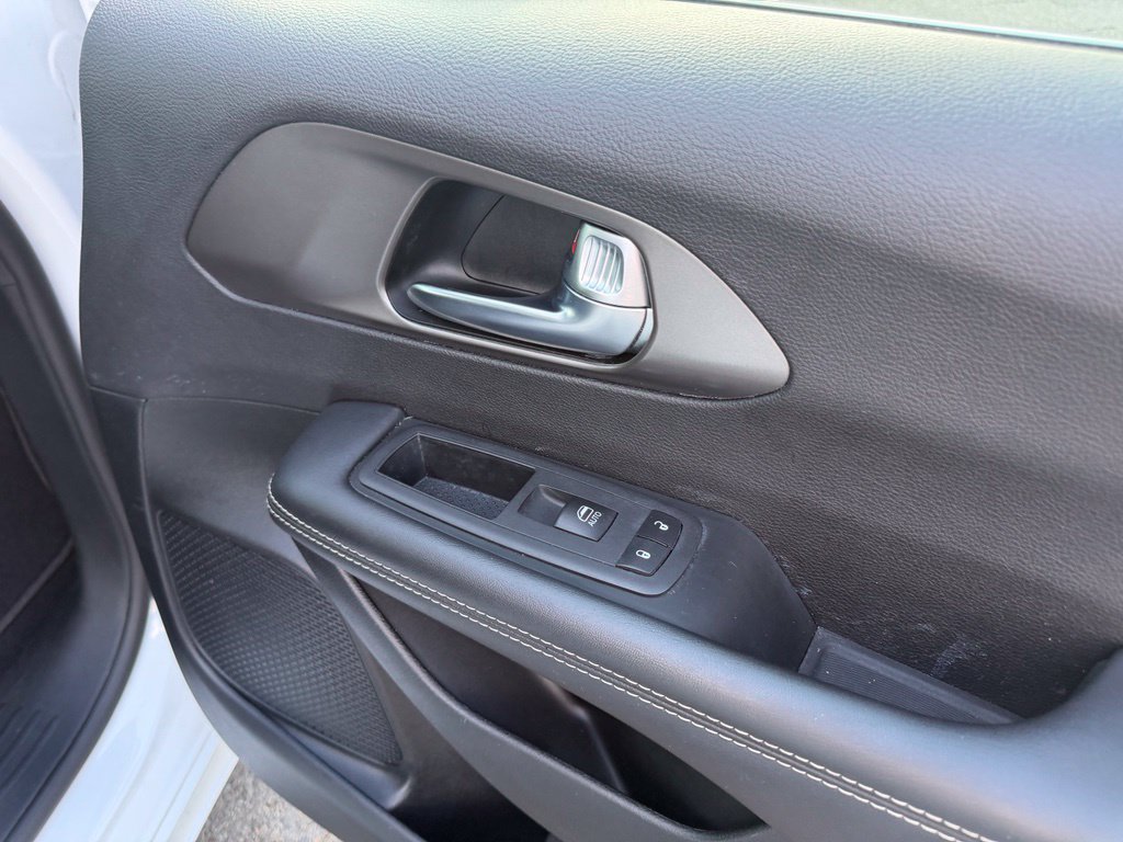 Used 2025 Chrysler Pacifica Select FWD image 32