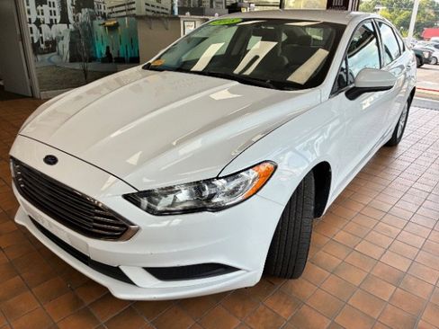 Used 2018 Ford Fusion S image 4