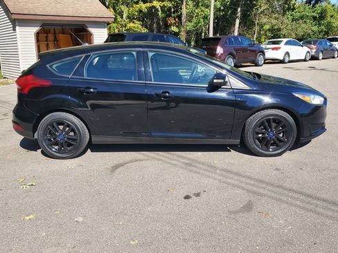 Used 2018 Ford Focus SE w/ Cold Weather Package FWD image 7