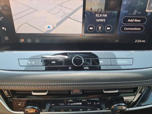 Used 2024 Nissan Rogue SL w/ SL Premium Package FWD image 23