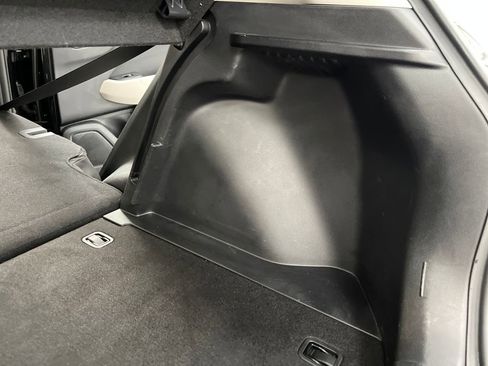 Used 2025 Hyundai Venue SEL FWD image 32