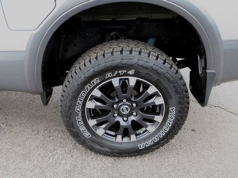 Used 2019 Nissan Titan PRO-4X w/ Pro-4x Convenience Package image 9