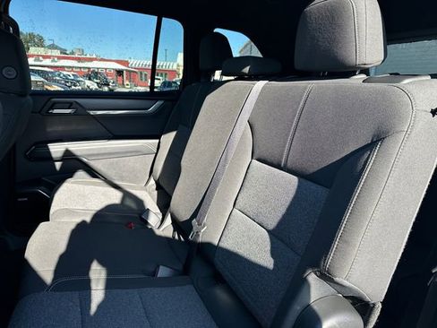 Used 2025 GMC Acadia Elevation image 16