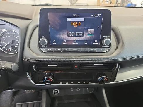Used 2022 Nissan Rogue SV AWD/4WD image 19