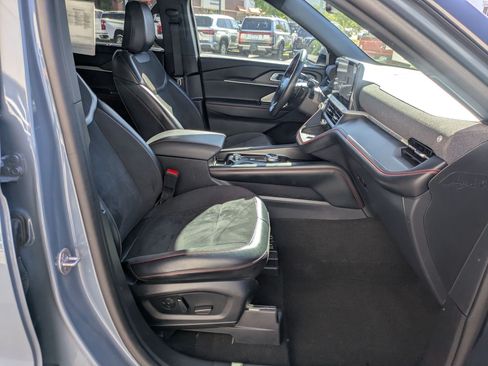 Used 2025 Ford Explorer ST AWD/4WD image 34