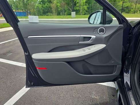 New 2025 Hyundai Sonata Limited image 13