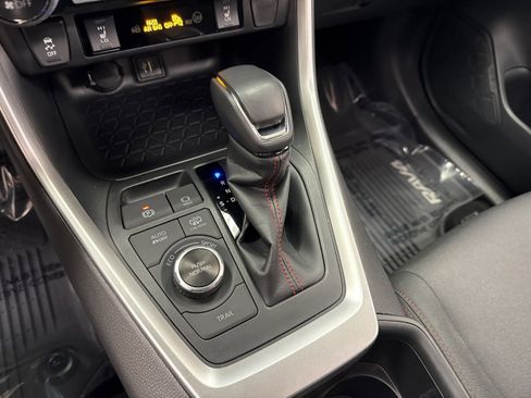 Used 2024 Toyota RAV4 SE w/ Weather & Moonroof Package image 33