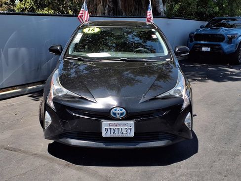 Used 2016 Toyota Prius Three Touring w/ Preferred Accessory Package FWD image 2