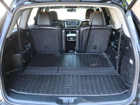 Used 2015 Toyota Highlander XLE FWD image 14