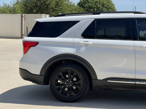 Used 2022 Ford Explorer XLT w/ Equipment Group 202A RWD image 11
