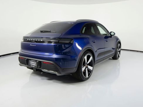 Certified 2025 Porsche Macan 4 Electric image 10