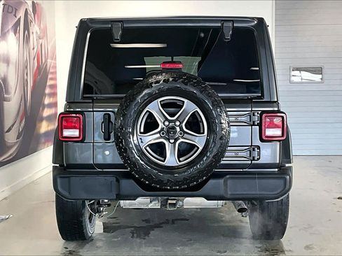 Used 2018 Jeep Wrangler Unlimited Sport S AWD/4WD image 5