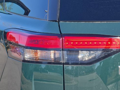 Used 2022 Nissan Pathfinder Platinum w/ Cargo Package image 32