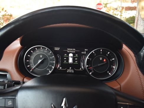 Used 2021 Maserati Levante AWD/4WD image 33