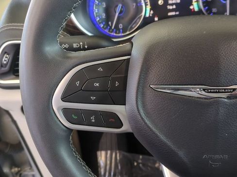 Used 2023 Chrysler Pacifica Limited FWD image 12