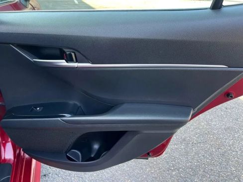 Used 2018 Toyota Camry SE w/ Convenience Package FWD image 20