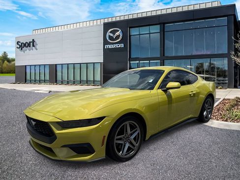 Used 2025 Ford Mustang Coupe RWD image 7